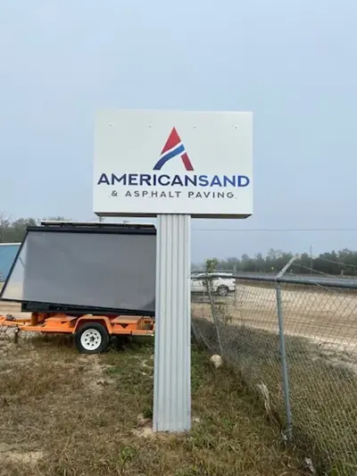 Pylon Signs Photo